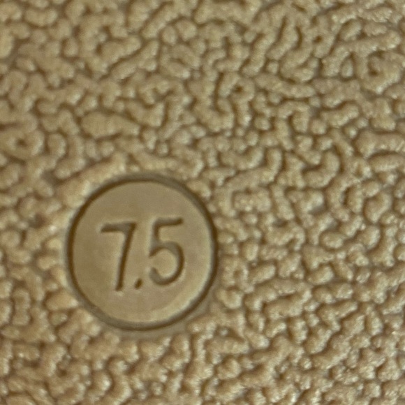 Liz Claiborne Coral Gold Tone Faux Reptile T Post Slides Sandals SKU0775 - Picture 6 of 6